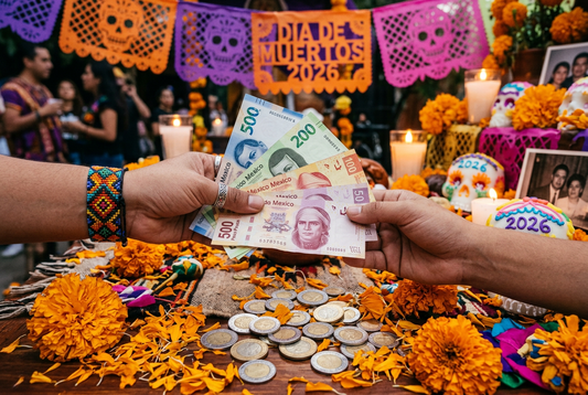 Manejo de efectivo en Día de Muertos 2026 con flores de cempasúchil y monedas mexicanas